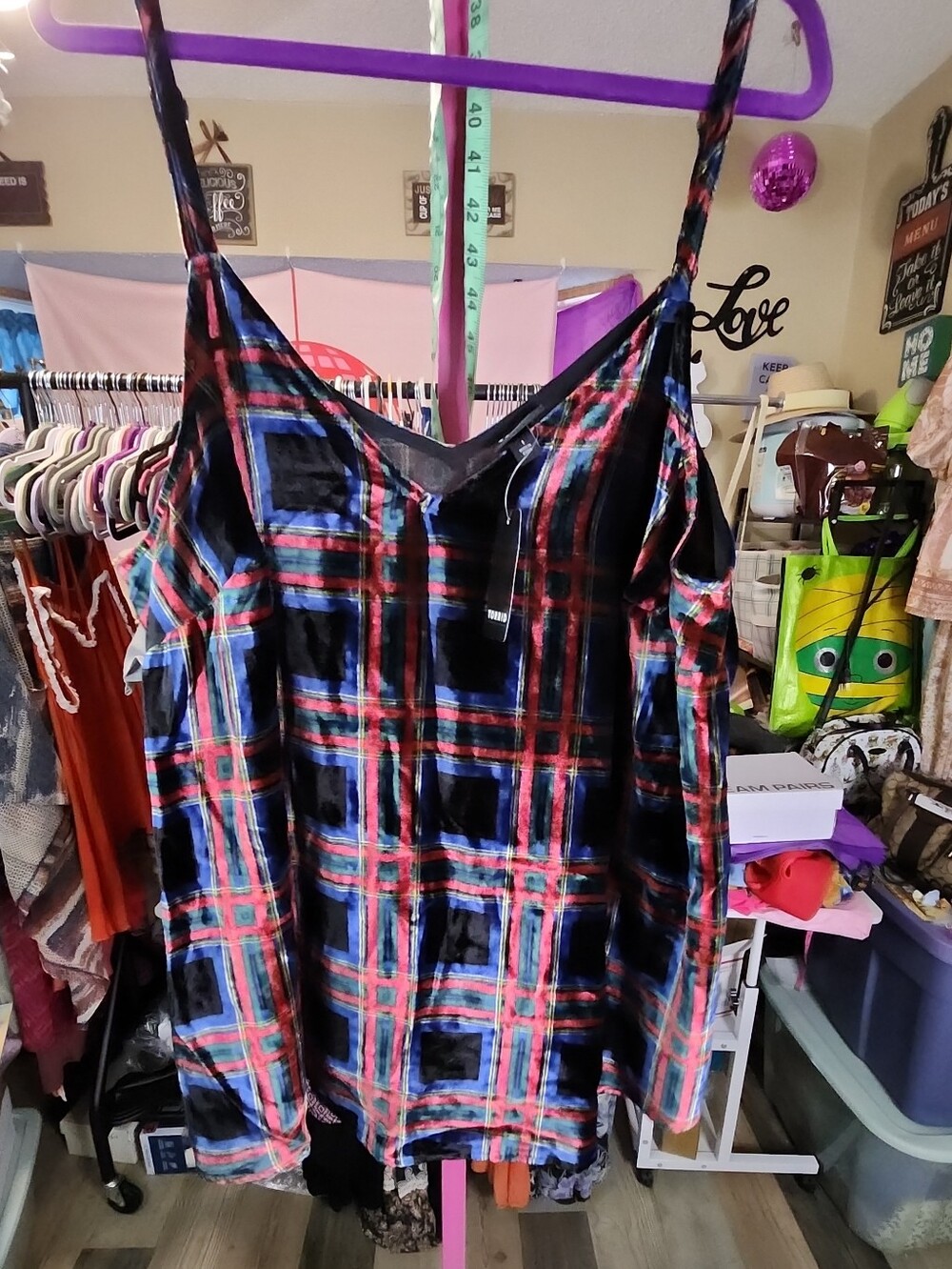 1x Torrid velvet plaid cami 24ptp,  30L